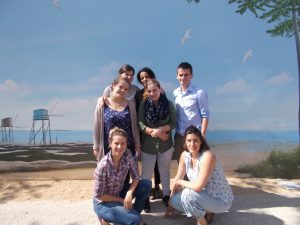 Photo de l'équipe de la brise de mer. De haut en bas à gauche: Pauline, Windy, Léa au milieu: Nébrace, Déborah en bas: Loïc, Eloise