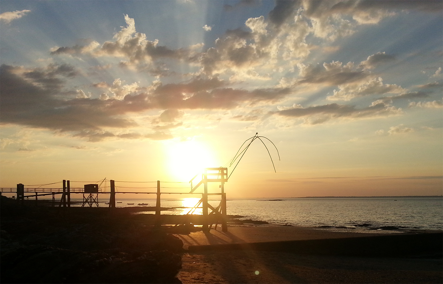 pêcheries au coucher du soleil